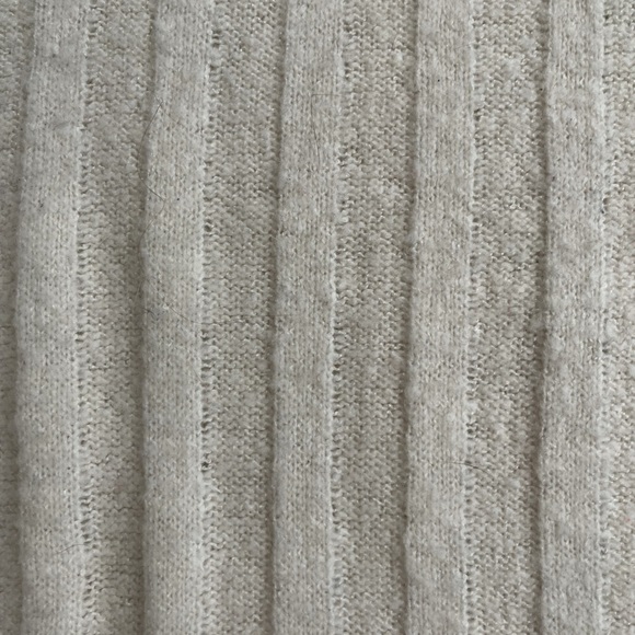 White turtle neck sweater - Picture 5 of 7